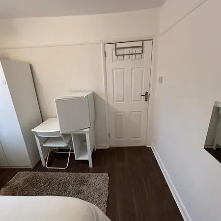 Spare In A Family House منزل للإقامة *