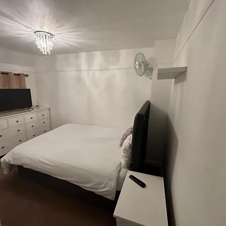 Проживание в семье Spare In A Family House *