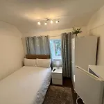 Проживання в сім'ї Spare In A Family House Бристоль