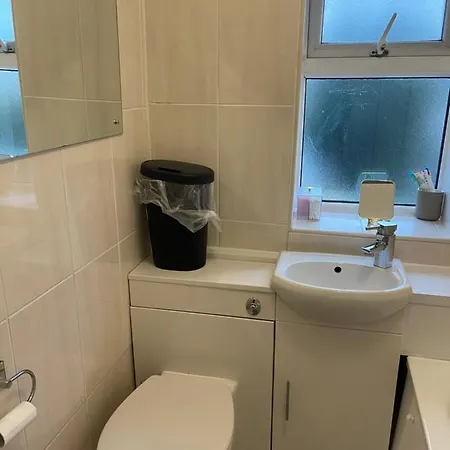 Spare In A Family House 홈스테이